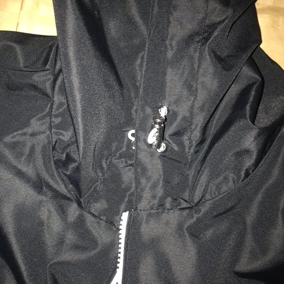 MK Windbreaker - Picture 2 of 4